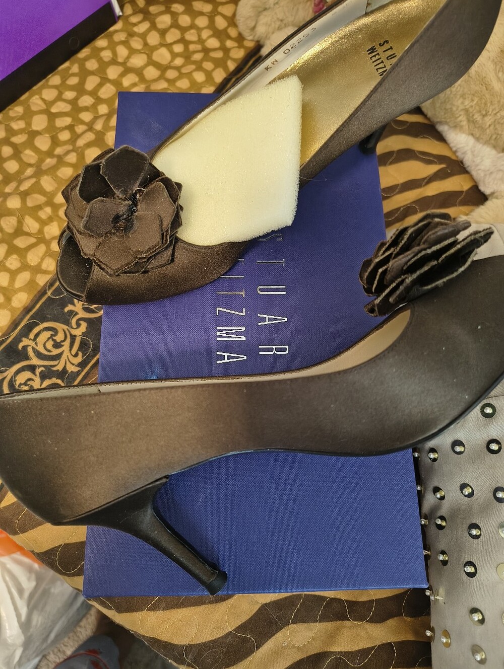 Stuart Weitzman Ladies Brown Pumps